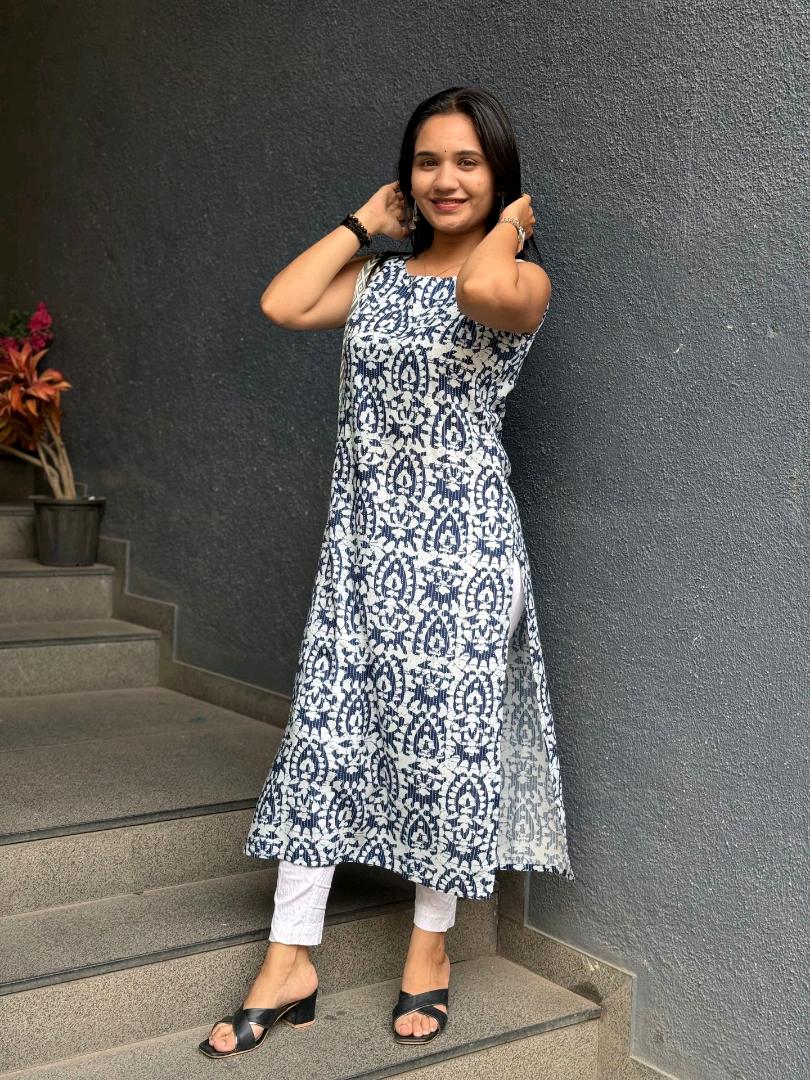 INDIGO FLORAL PRINT SLEEVELESS KURTI