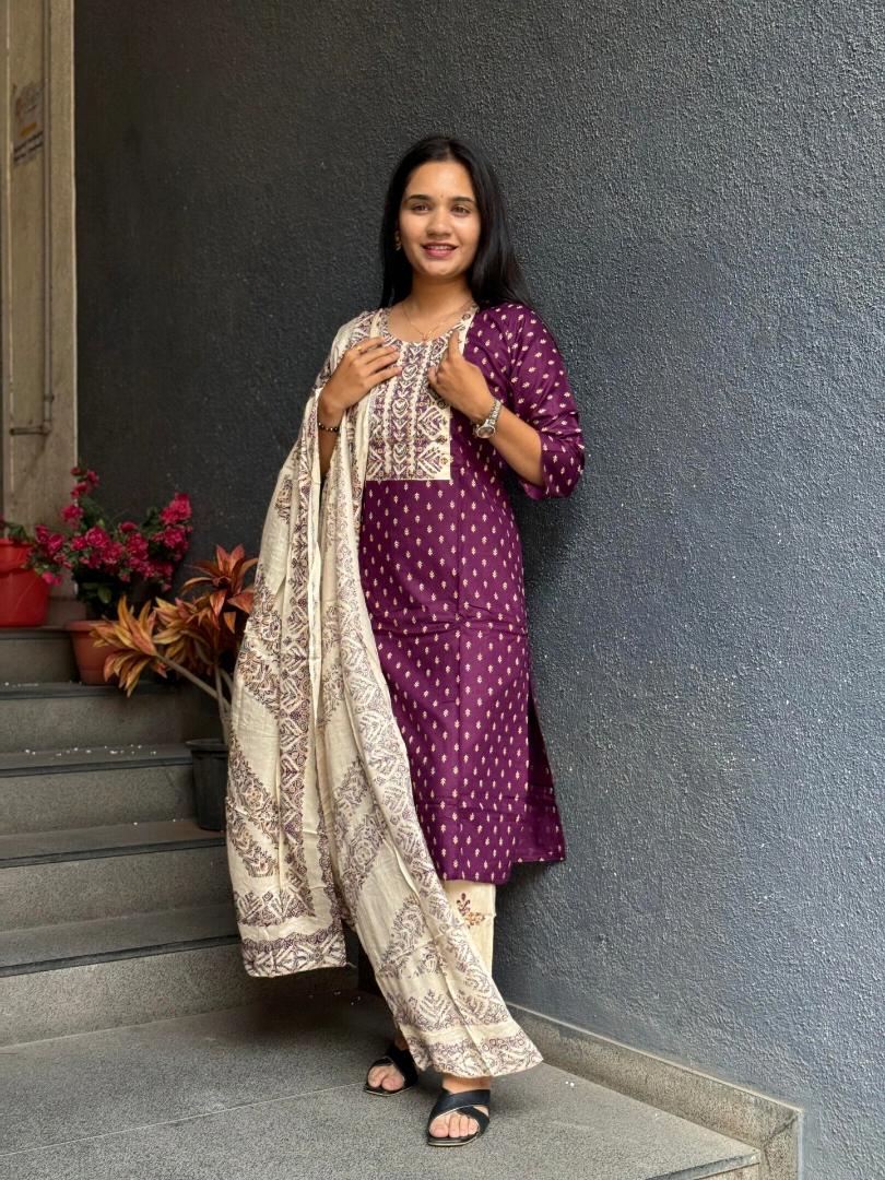 MAROON PRINTED KURTA SET WITH CONTRAST DUPATTA