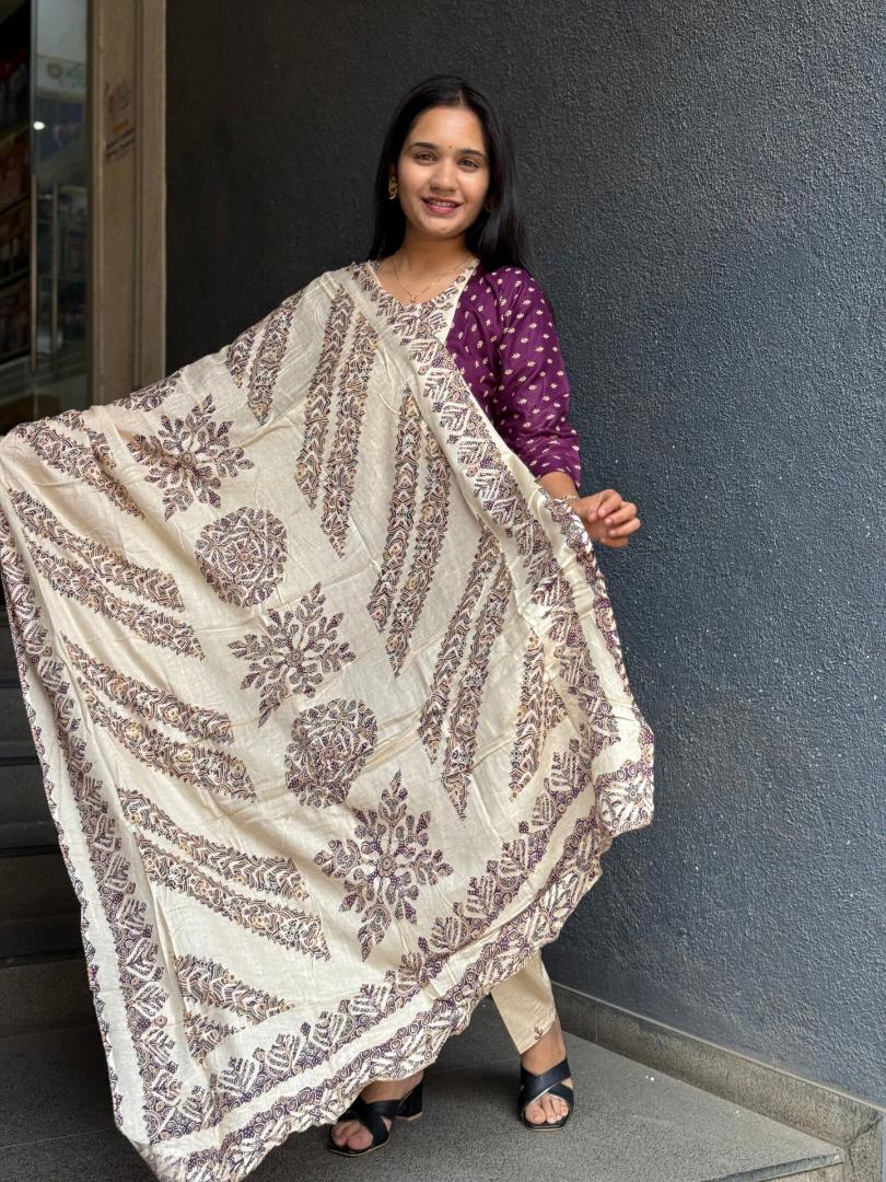 MAROON PRINTED KURTA SET WITH CONTRAST DUPATTA