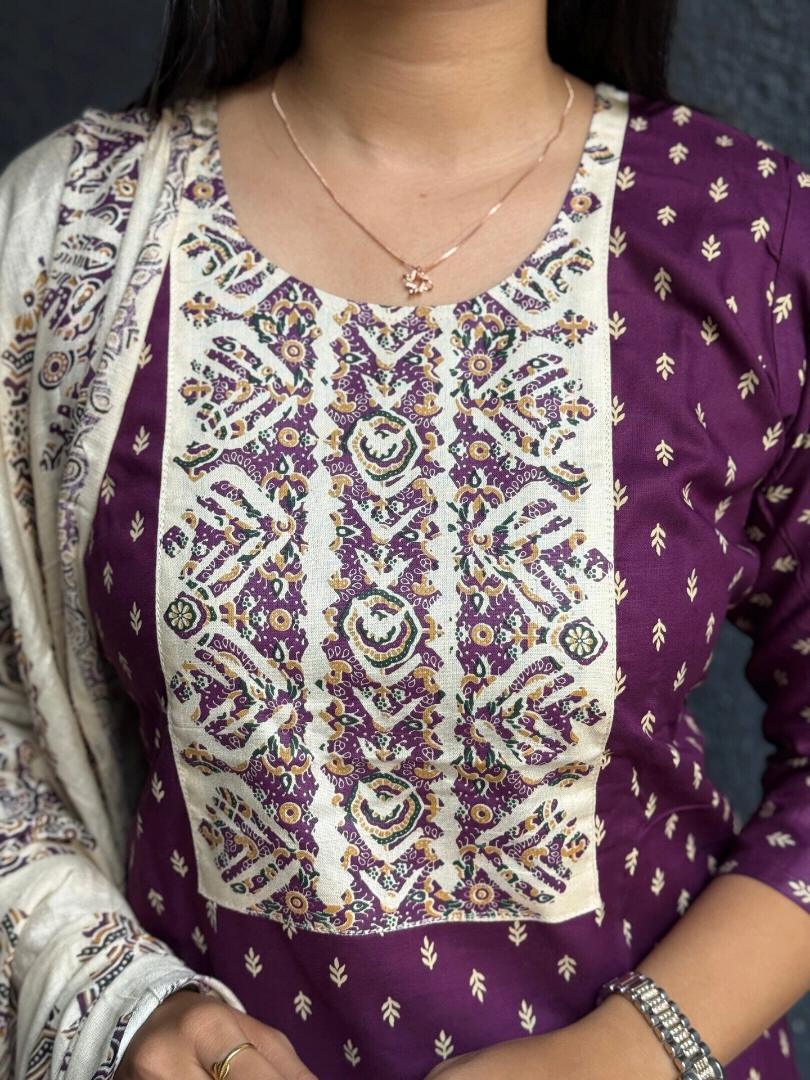 MAROON PRINTED KURTA SET WITH CONTRAST DUPATTA