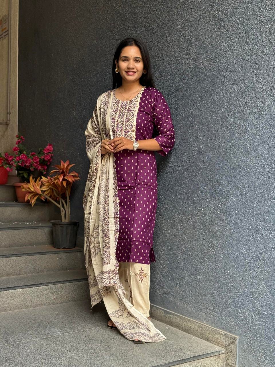 MAROON PRINTED KURTA SET WITH CONTRAST DUPATTA