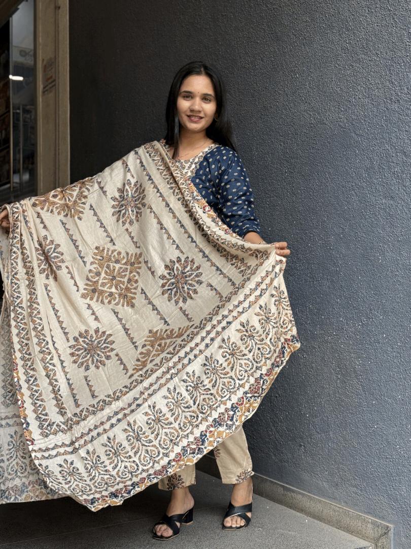 NAVY BLUE BUTI KURTA WITH CREAM FLORAL DUPATTA