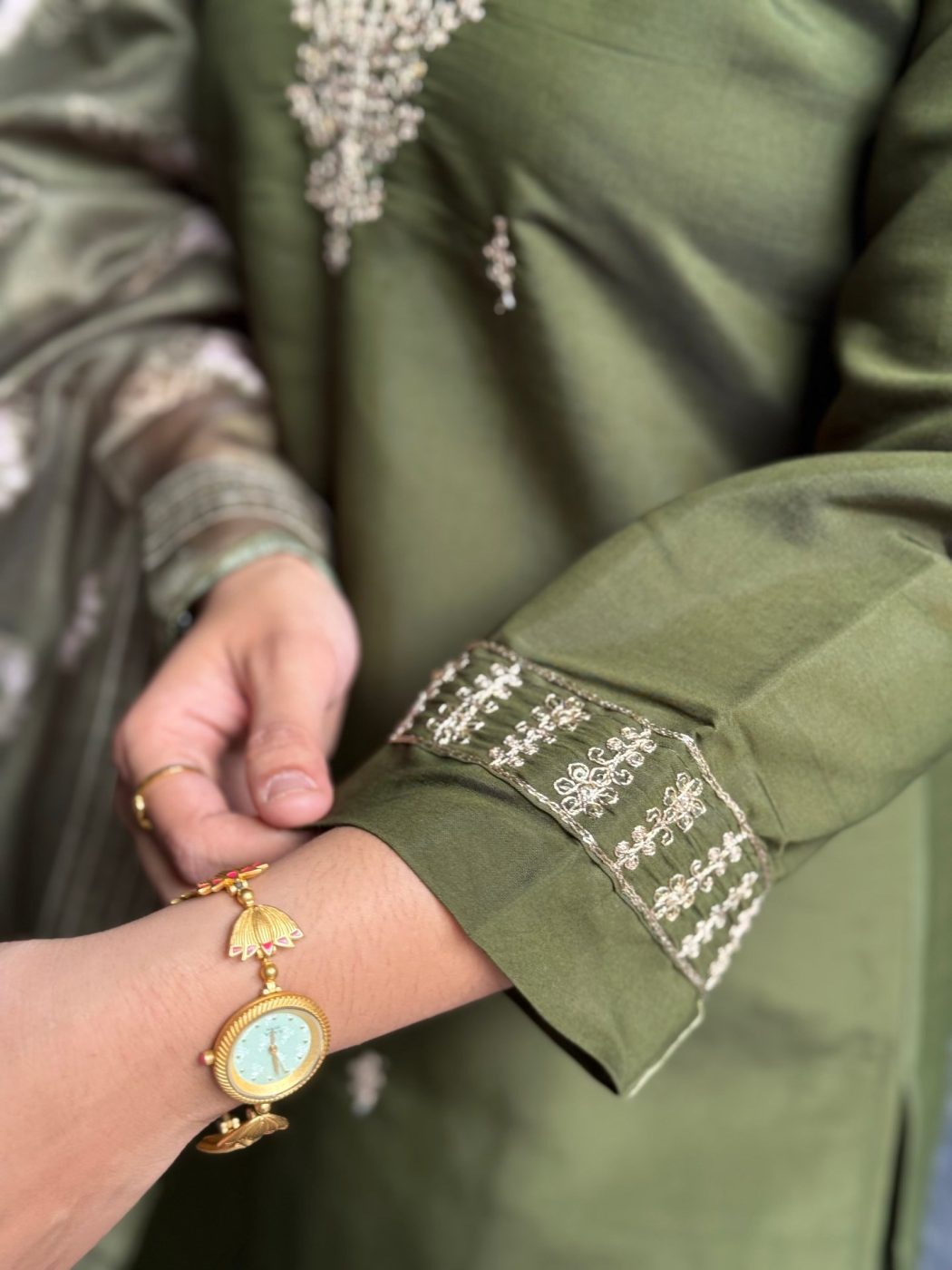 OLIVE GREEN EMBROIDERED KURTA SET