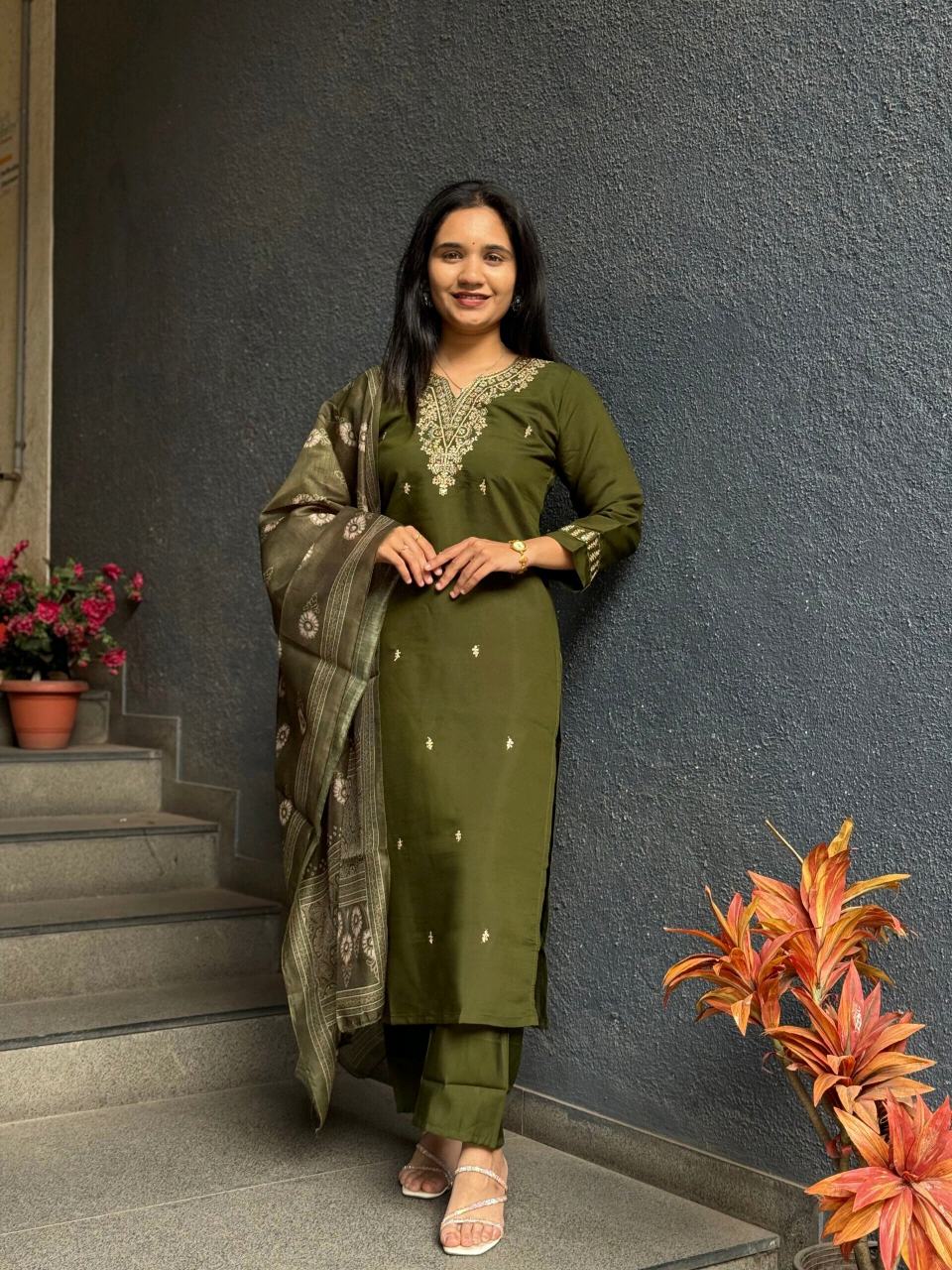 OLIVE GREEN EMBROIDERED KURTA SET
