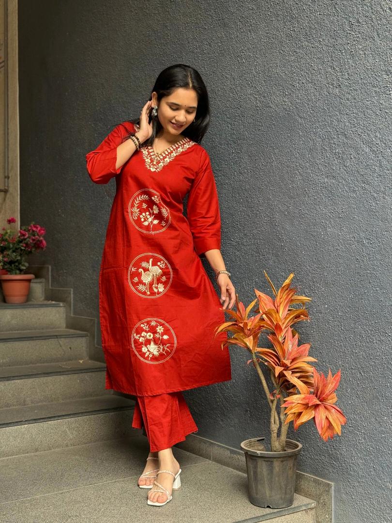 SCARLET MOTIF CORD SET
